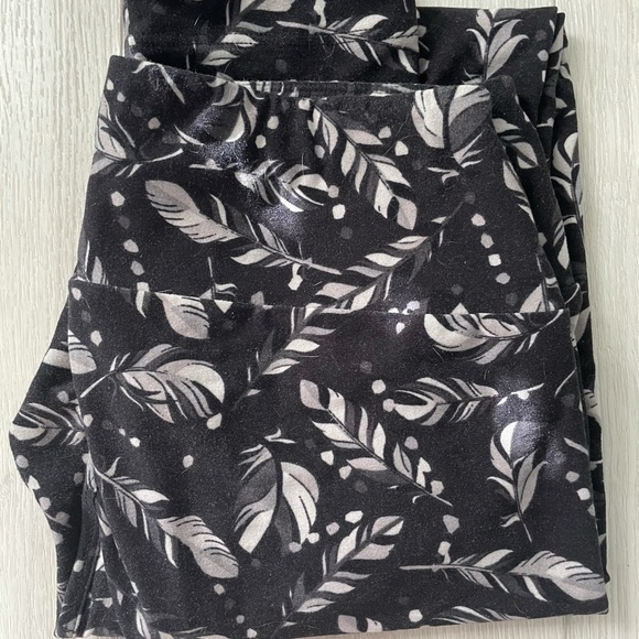 Lot of 5 pairs LuLaRoe one size leggings. - Picture 4 of 6